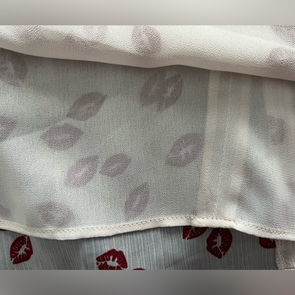 RW&CO Cowl Neck Blouse Cream Red Lips Sheer Small - Picture 11 of 13